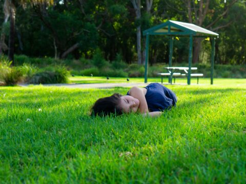 Dinlenmek İstiyorsunuz Ama Zihniniz İzin Vermiyor — Rest Guilt Nedir? | Hülya Konar