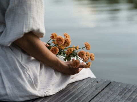 Üç Eşlikçi ve Bir Fısıltı: Kitaplar, Yolculuk ve İçsel Gezginlik Üzerine Üç Eşlikçi ve Bir Fısıltı: Kitaplar, Yolculuk ve İçsel Gezginlik Üzerine | Sevilay Acar - fonksiyonelyasam.com