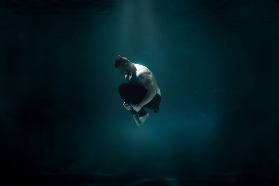 Kaçmak çözüm değil, yaptığın seçimleri gözden geçirmek ise bir çözüm | Yiğit Penguen