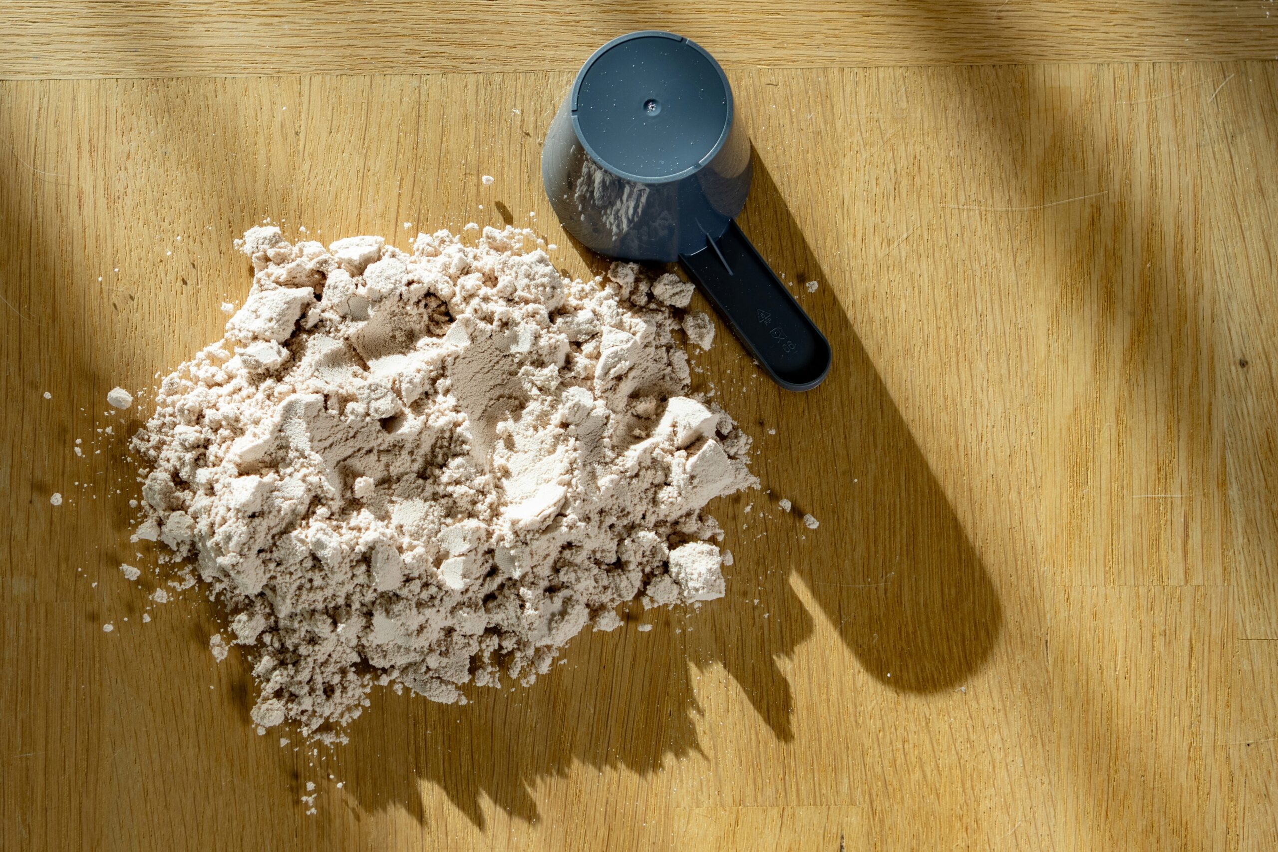 Protein tozu çeşitleri — whey konsantre, izolat ve clear whey isolate