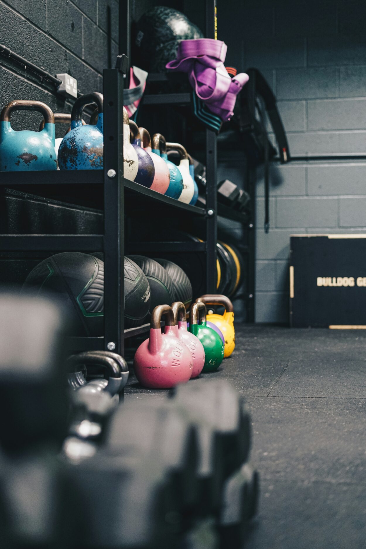 Spor Salonunda Ortada Dikilip Kalıyorsunuz — Ama Sorun Özgüveniniz Değil Spor Salonunda Ortada Dikilip Kalıyorsunuz — Ama Sorun Özgüveniniz Değil | Fonksiyonel Yaşam